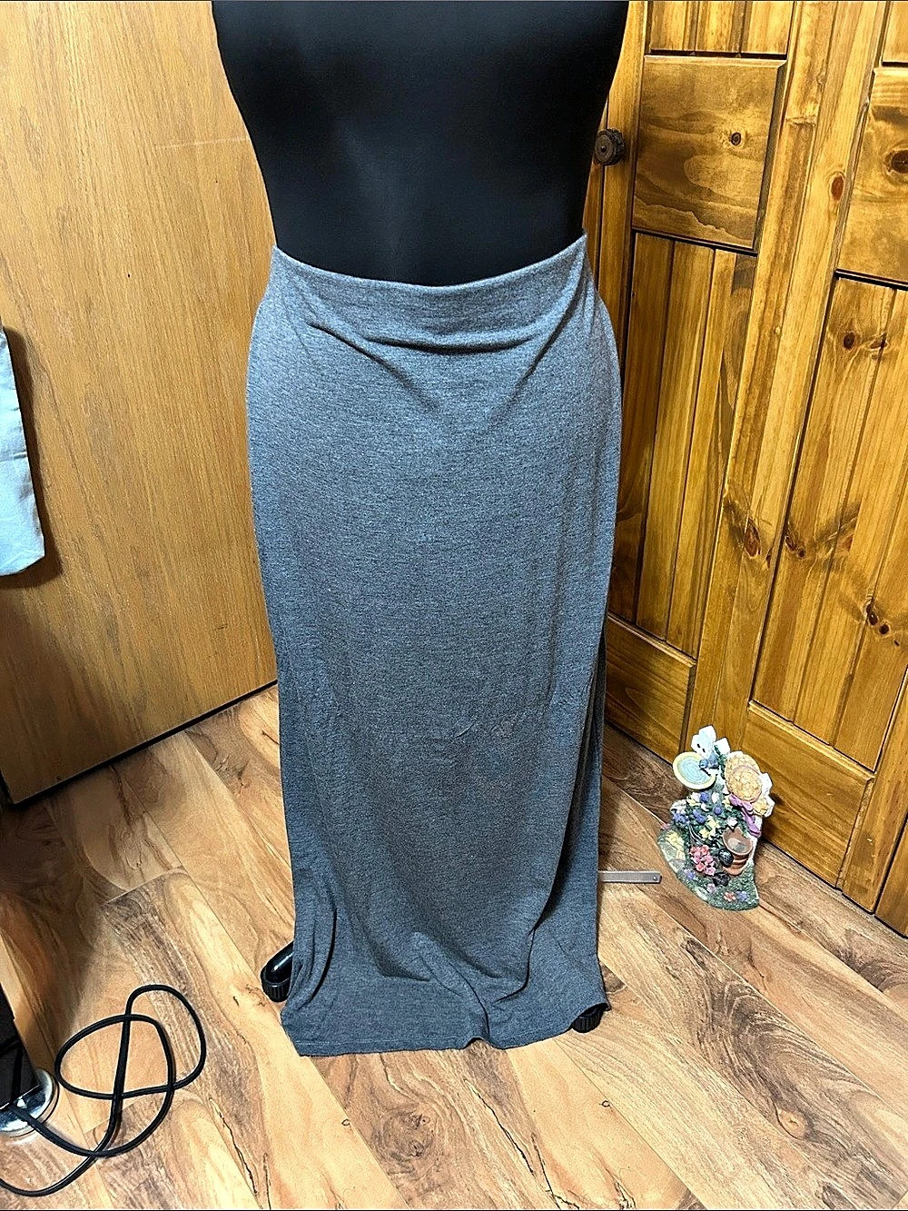 Old Navy Maxi Skirt in Gray Size XL Like New